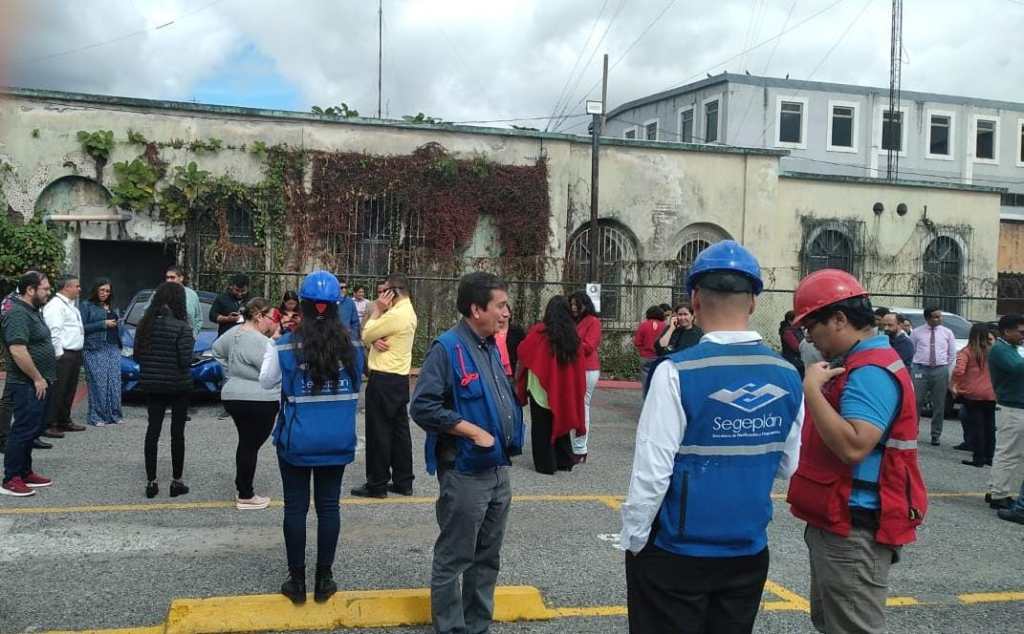 evacuaciones sismo guatemala temblor 14 de diciembre (2)