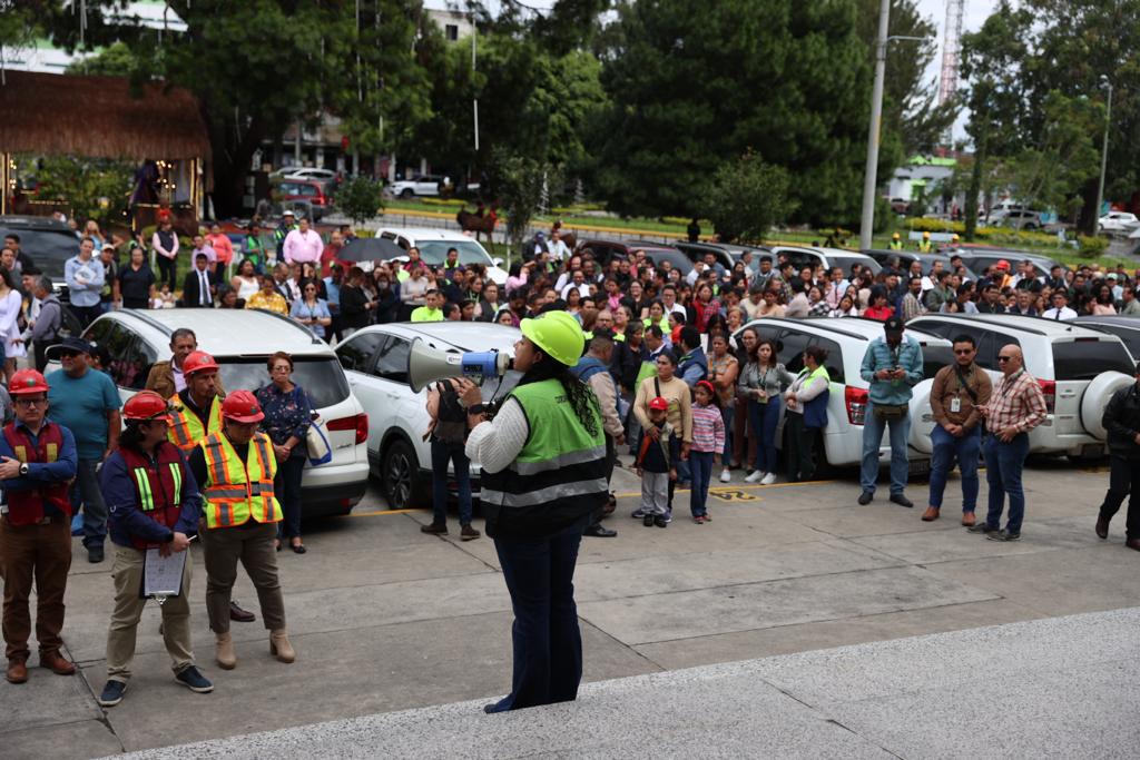 evacuacion municipalidad sismo temblor guatemala 14 de diciembre (1)