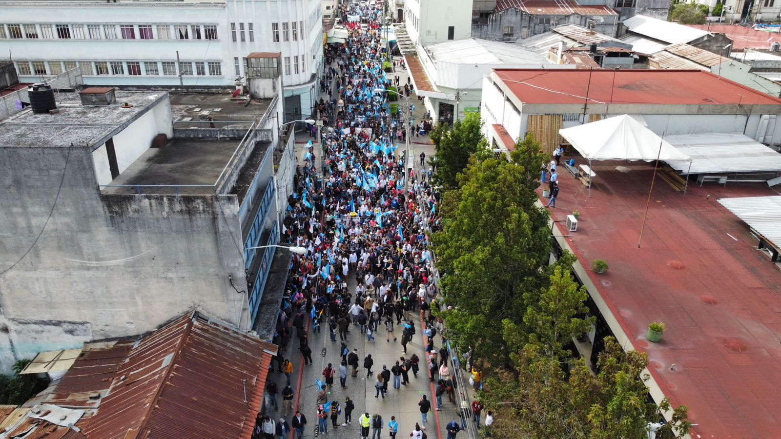 La manifestación convocada por Bernardo Arévalo recorrió la zona 1.