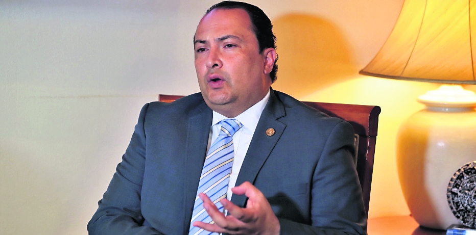 ¿Quién es Mario Búcaro? El guatemalteco nombrado nuevo director ejecutivo de Miss Universo