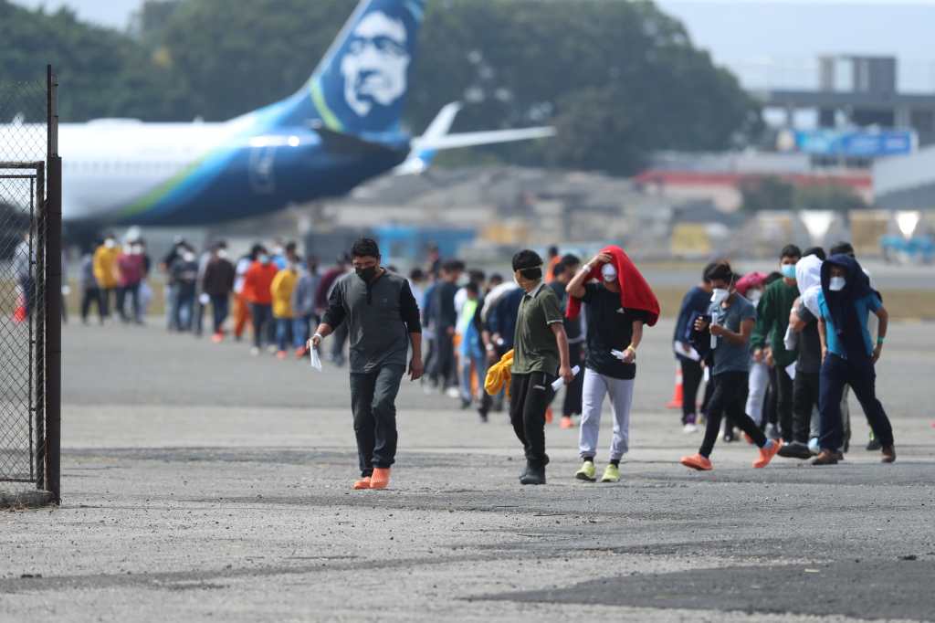 migrantes retornados desde Estados Unidos a Guatemala 2023 (2)