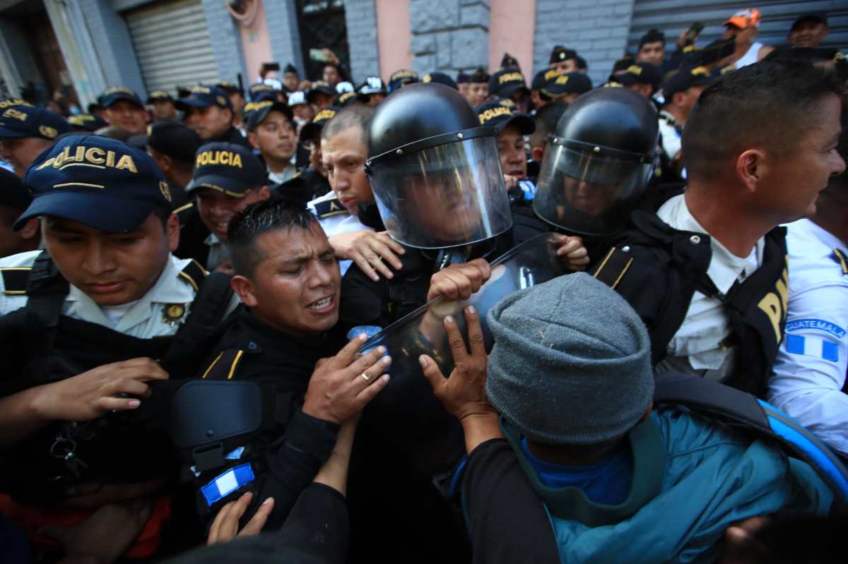 Momentos de tensión en Guatemala: disputa en el Congreso causa retrasos previo a la toma de posesión de Bernardo Arévalo como presidente