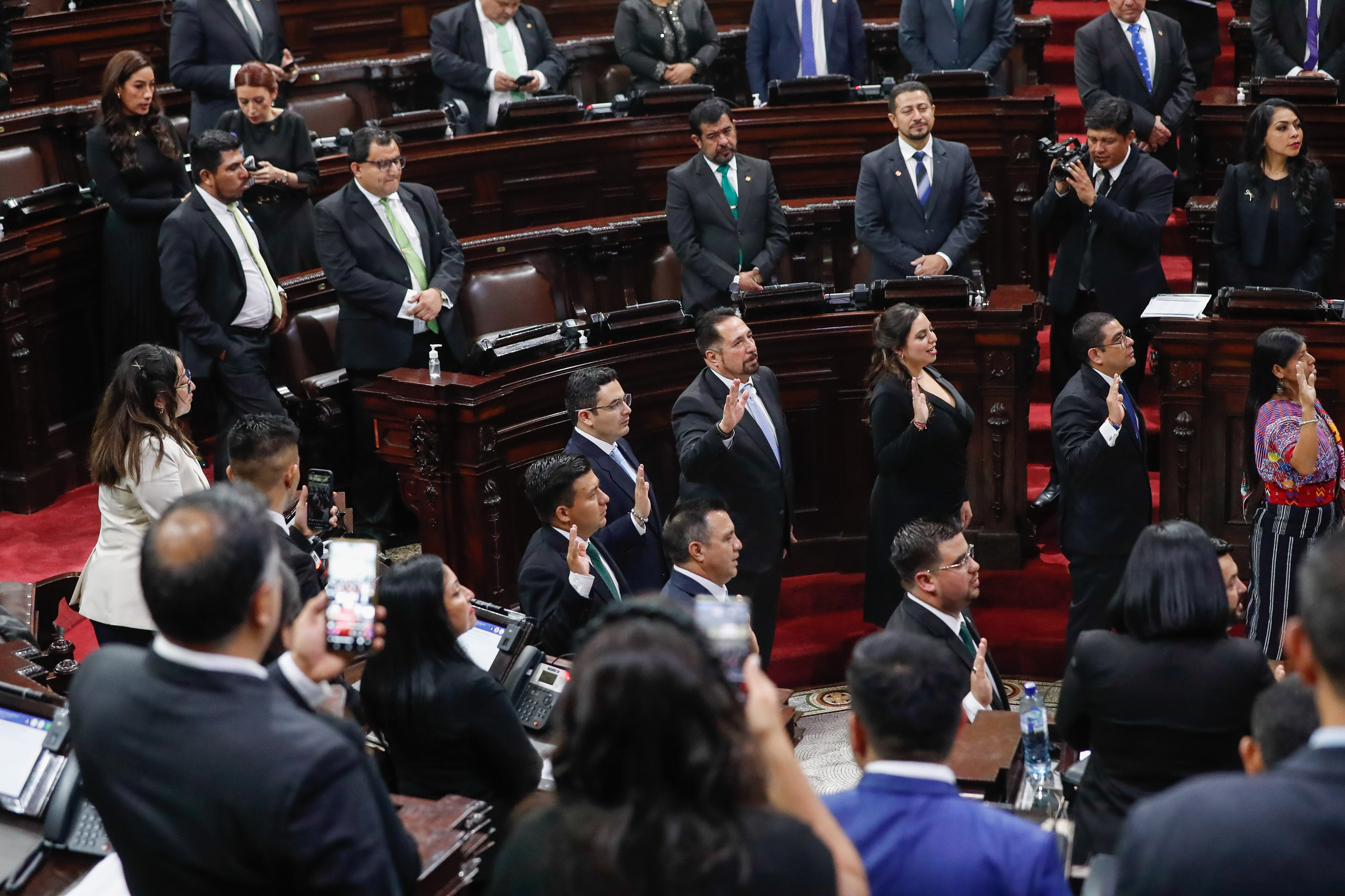 Congreso: En los últimos ocho años se contrataron más de 7 mil personas como asesores
