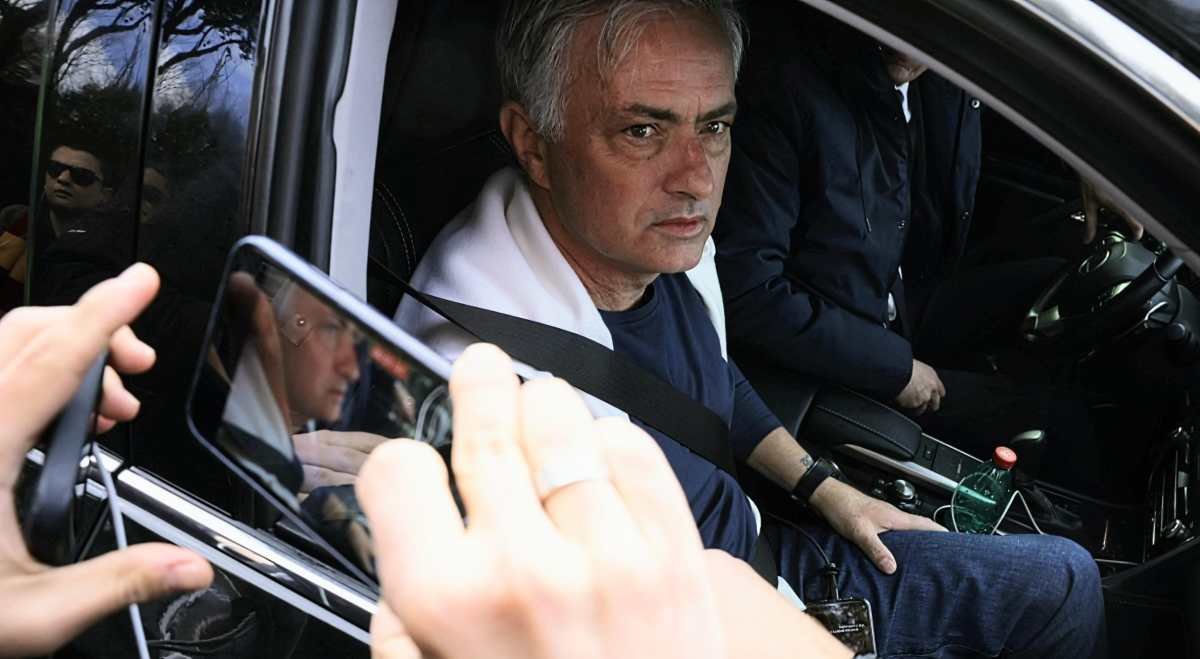 José Mourinho deja su lugar como entrenador de la AS Roma.