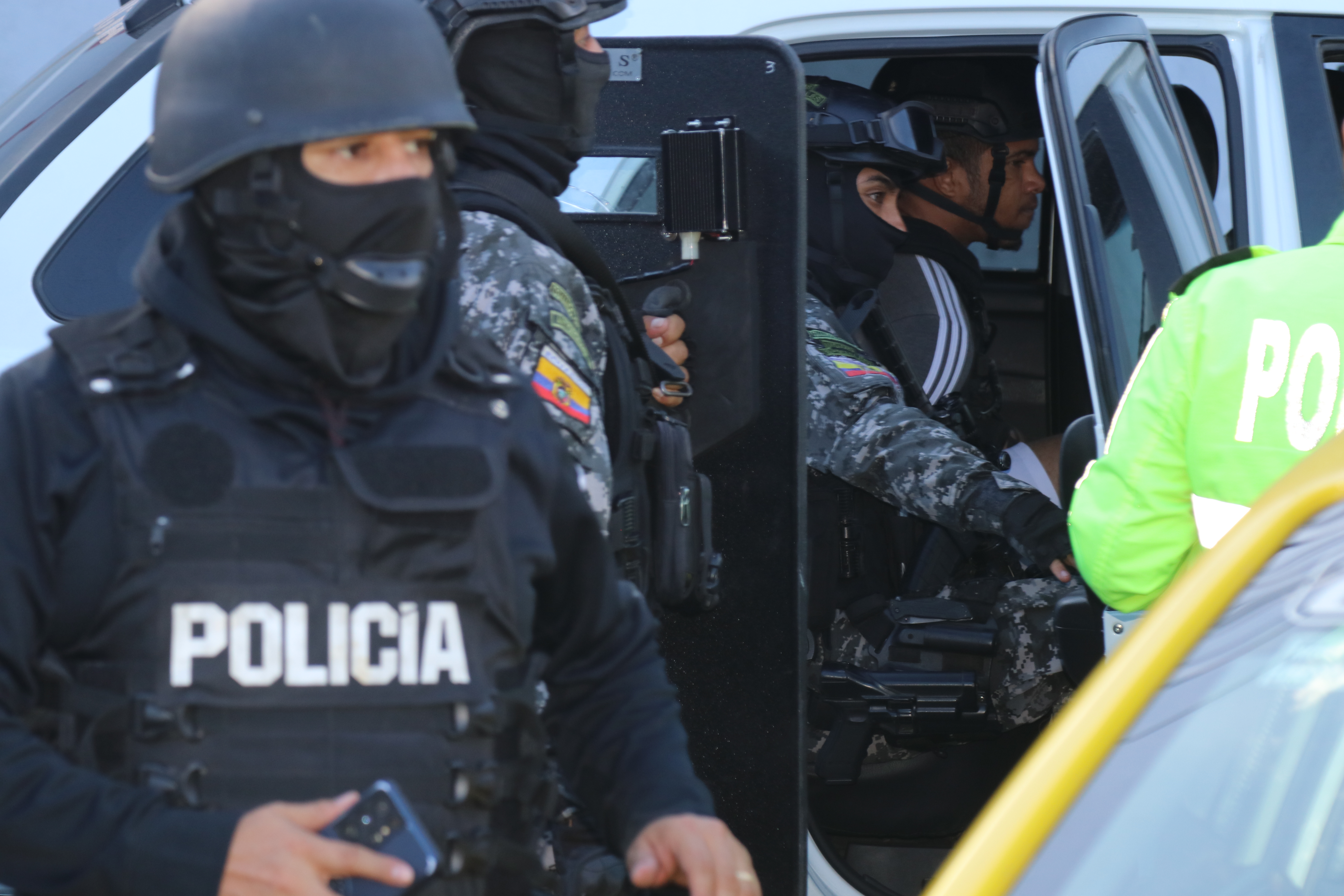 Extraditan al exfutbolista Rolan de la Cruz Biojó y otros siete colombianos a Estados Unidos por narcotráfico