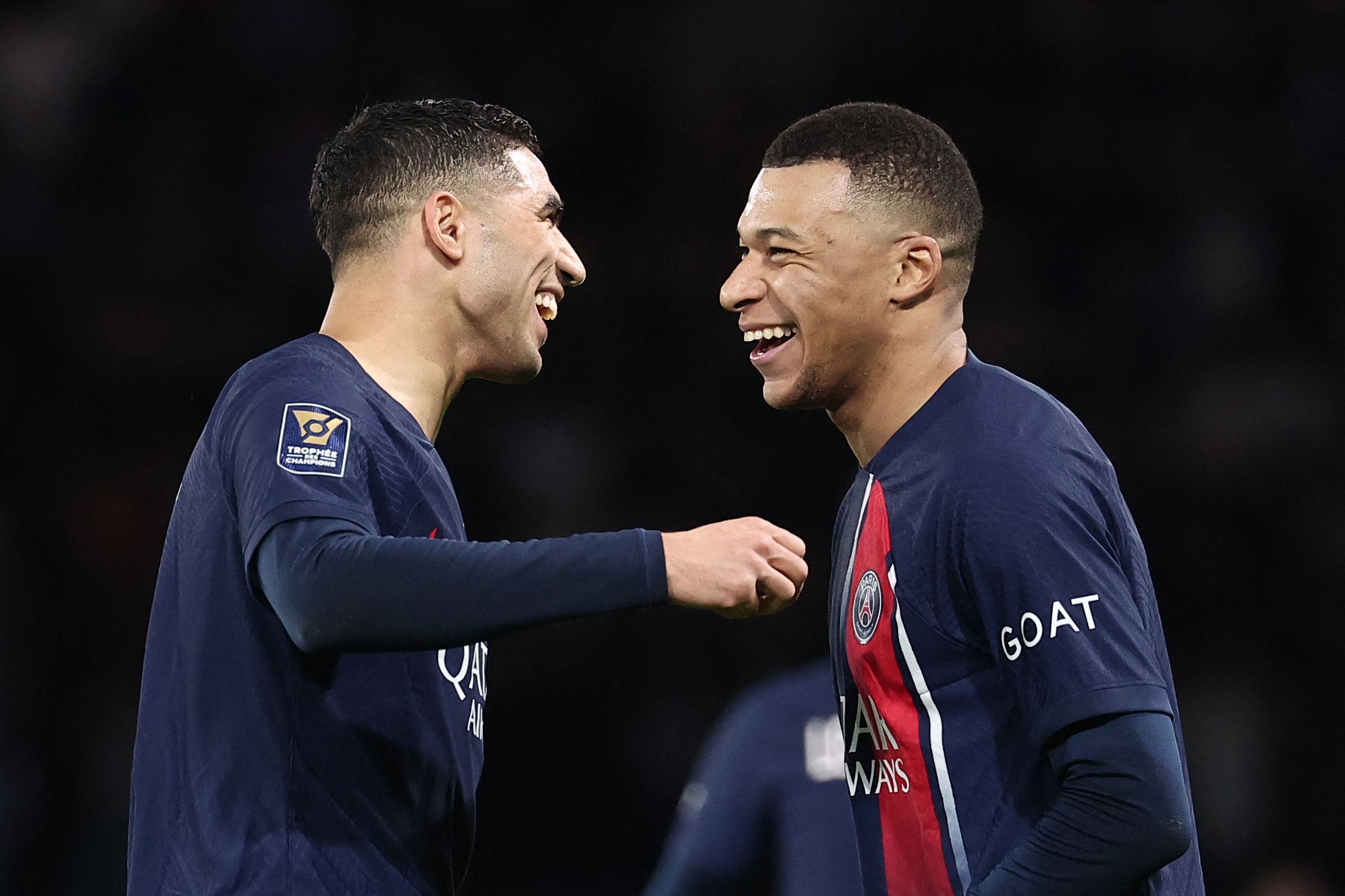 Mbappé celebra una anotación con el PSG durante un partido.