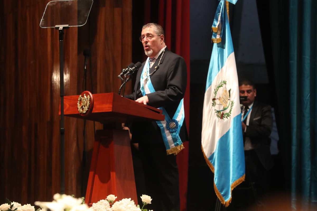 El presidente Bernardo Arévalo en el momento en que pronunciaba su discurso de toma de posesión el 15 de enero por la madrugada. (Foto Prensa Libre: Esbin García).