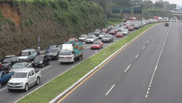 Autoridades del CIV requieren la reparaciÃ³n de tramos en la autopista PalÃ­n â Escuintla para que Marhnos continÃºe con su administraciÃ³n. (Foto Prensa Libre: Ãrick Ãvila)