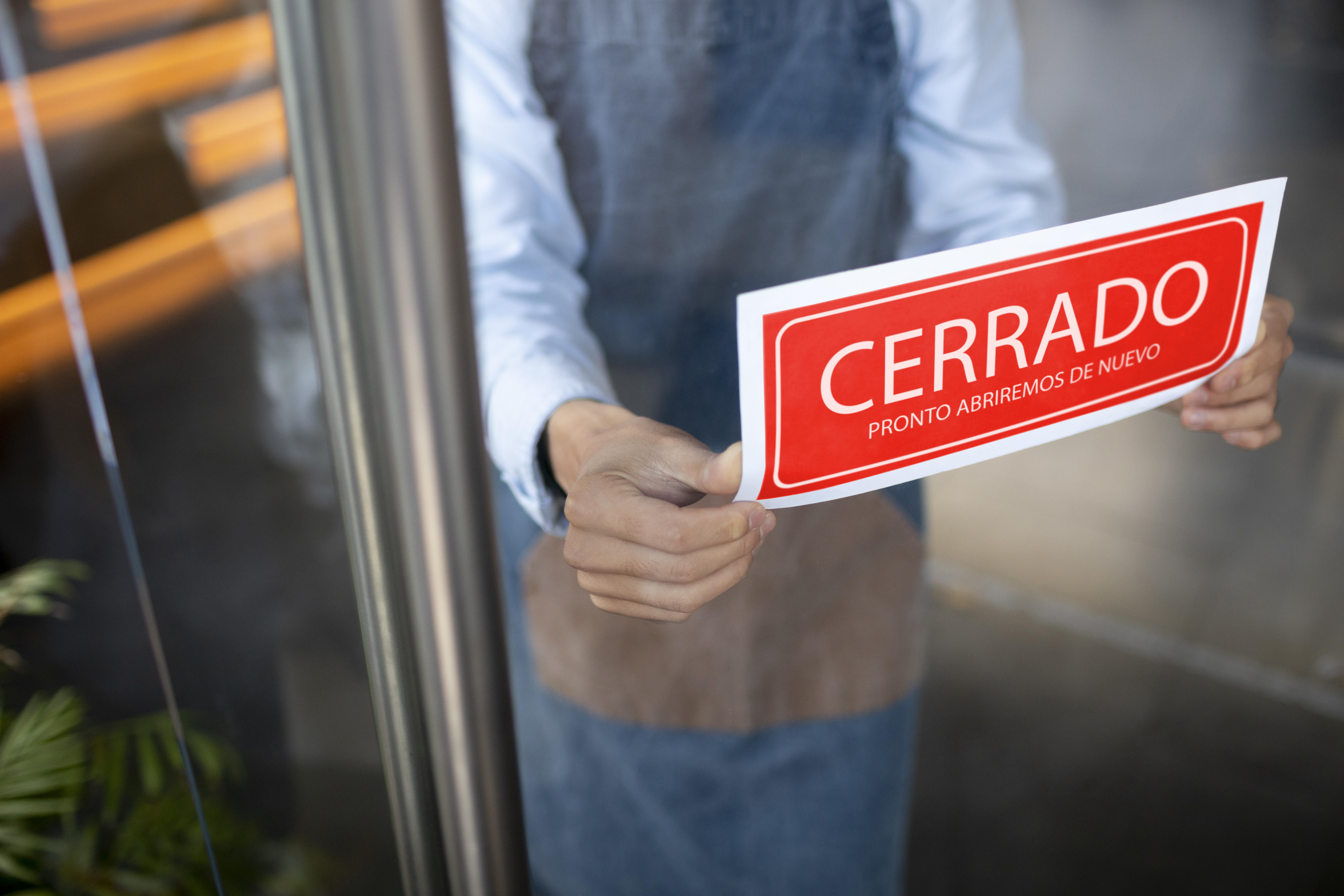 SAT solicita a jueces en materia tributaria ordenar cierre de negocios que no facturen