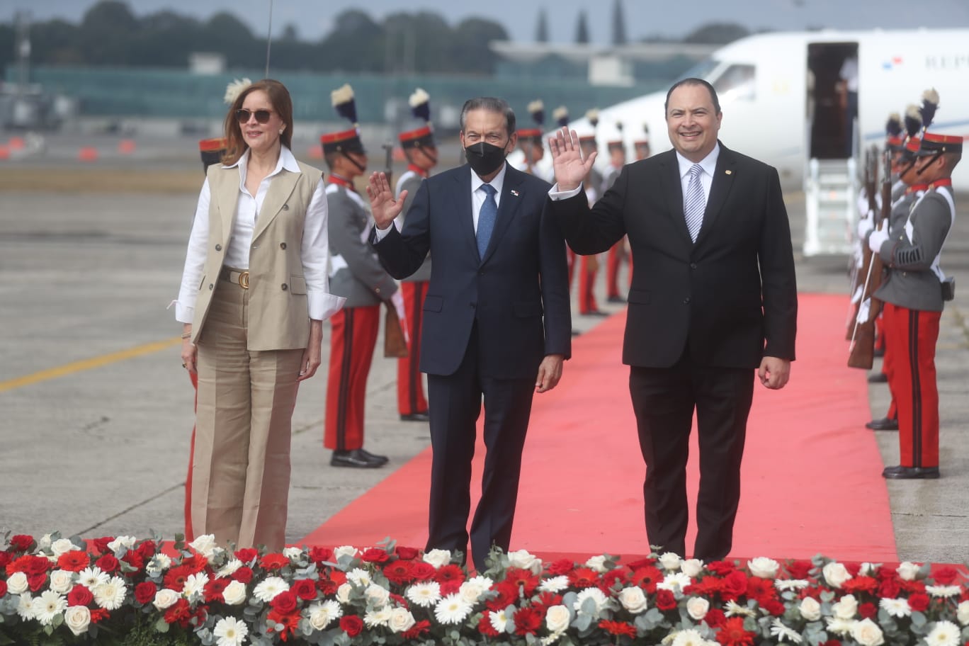 Laurentino Cortizo, presidente de Panamá, visita Guatemala para la toma de posesión de Arévalo. (Foto Prensa Libre: J. D. González)