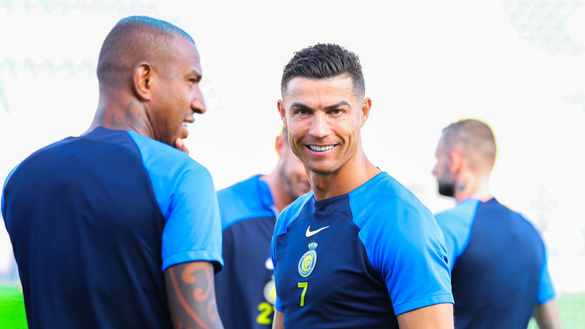El jugador del Al-Nassr, Cristiano Ronaldo, durante una sesión de entrenamiento junto a sus compañeros. (Foto Prensa Libre: AlNassrfc_eng)