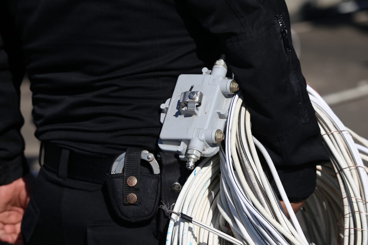 Investigadores de la PNC y del MP han participado en requisasen diveras cárceles donde han localizado cables y antenas de señal. Lo usan para extorsionar. (Foto Prensa Libre: Hemeroteca PL).