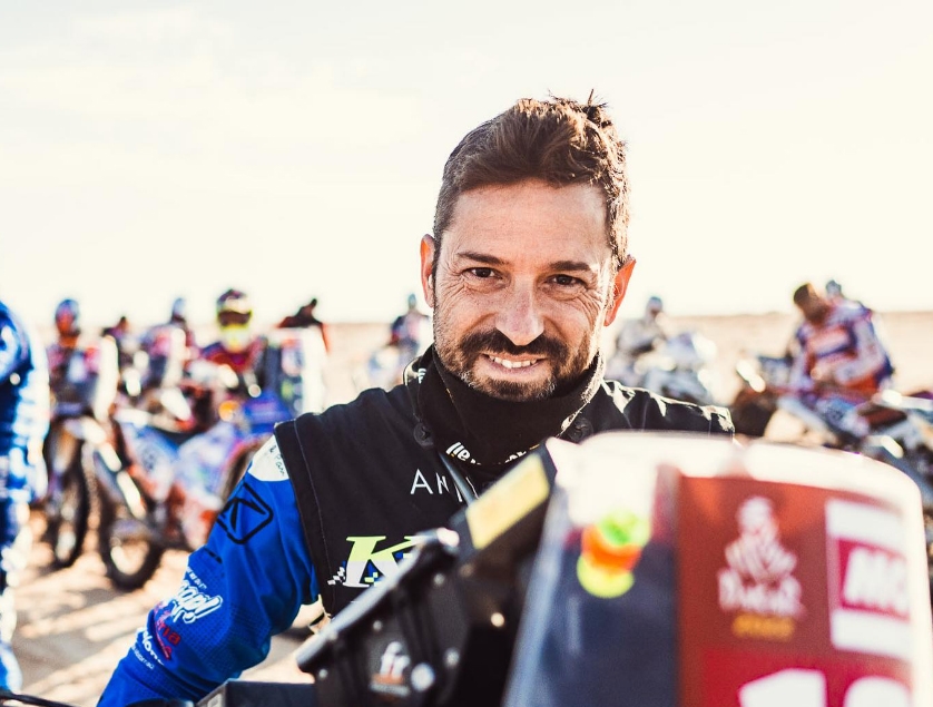 Fotografía de la cuenta de Instagram del motorista catalán Carles Falcón que falleció este lunes a consecuencia de las heridas sufridas el pasado domingo día 7 al caerse en la segunda etapa del Dakar, una caída por la que tuvo que ser reanimado por los servicios médicos de la prueba tras perder el pulso. El equipo TwinTrain Racing Team explicó este lunes en un comunicado que los daños neurológicos causados por el paro cardiorrespiratorio en el momento del accidente" eran "irreversibles". (Foto Prensa Libre: EFE)