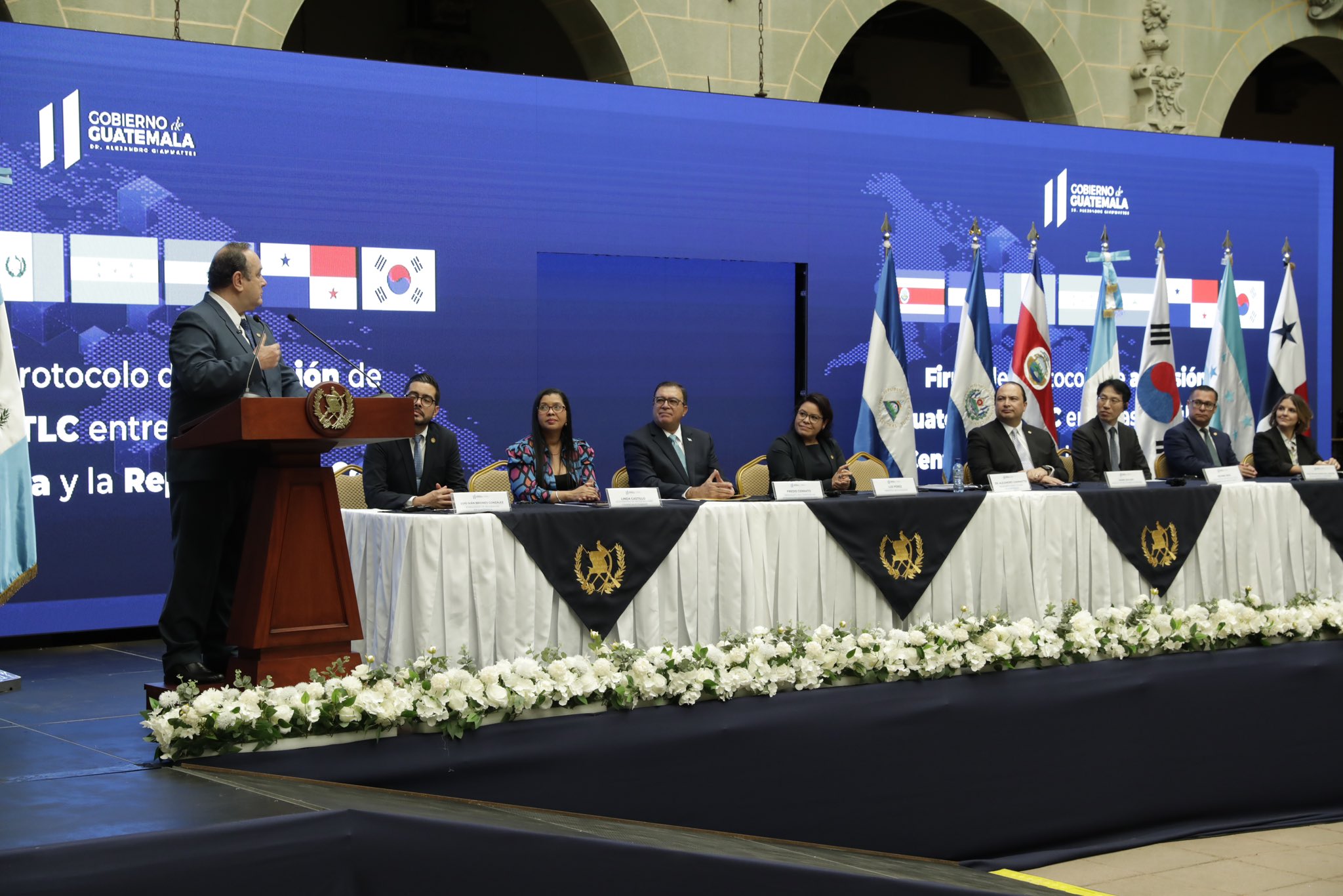 Firma protocolo adhesión Guatemala TLC con Corea 1 F Twitter Gobierno 2