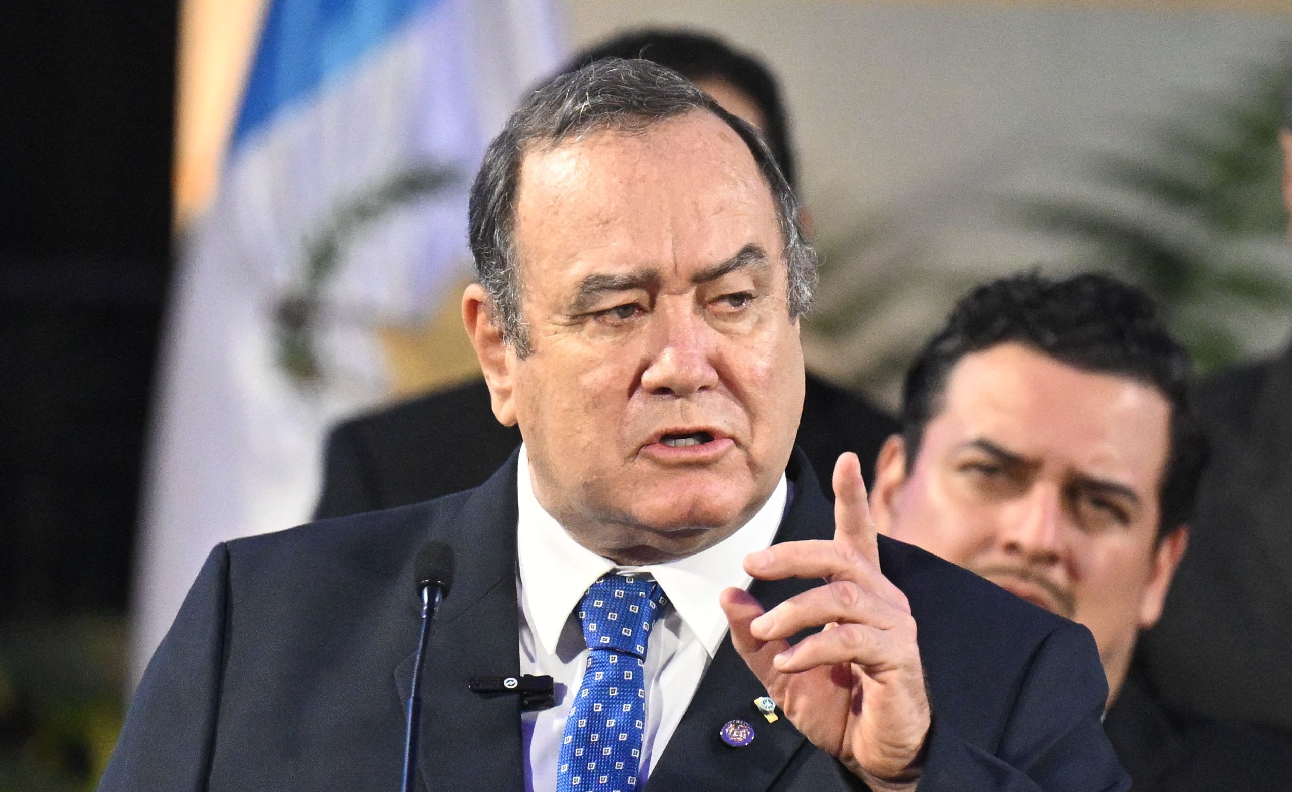 El expresidente Alejandro Giammattei durante la presentación de su último informe de gobierno. (Foto Prensa Libre: AFP)