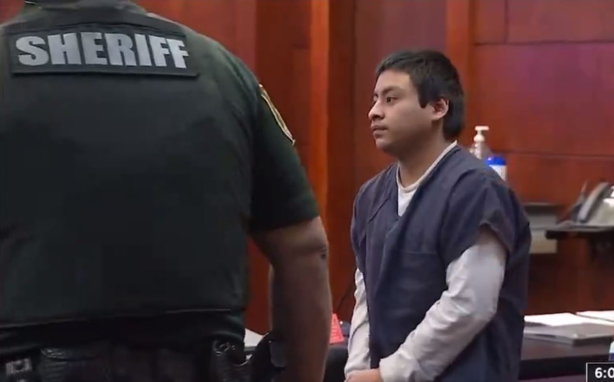 El guatemalteco Virgilio Aguilar Méndez enfrenta cargos por la muerte del policía Michael Paul Kunovich, del Departamento del Alguacil del condado St. Johns, Florida. (Foto Prensa Libre: Captura de pantalla de video)