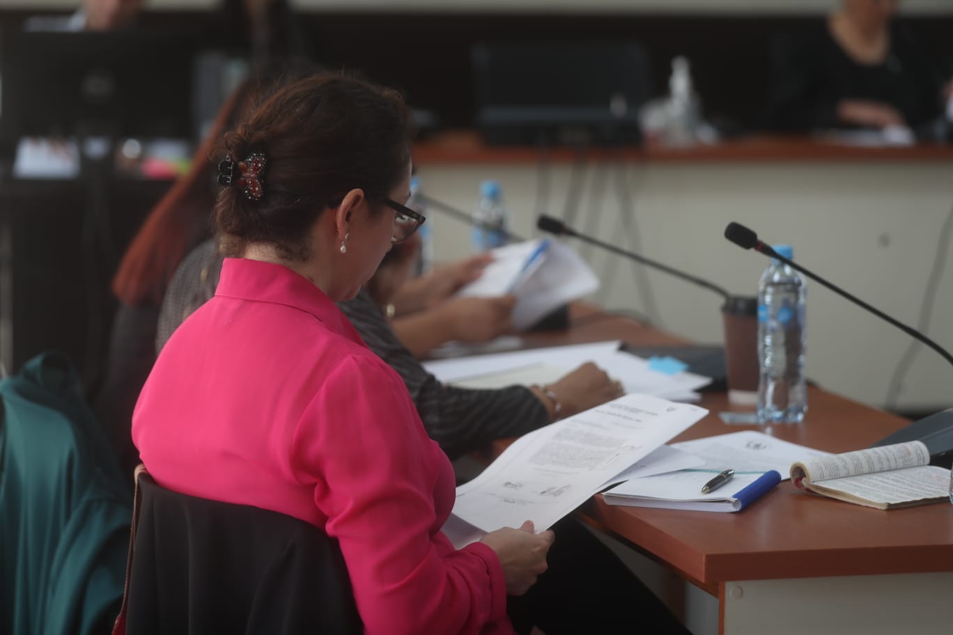 La exfiscal Virginia Laparra asiste a una audiencia en el Tribunal Octavo de Sentencia Penal donde se define su situación legal. (Foto Prensa Libre: J. D. González)