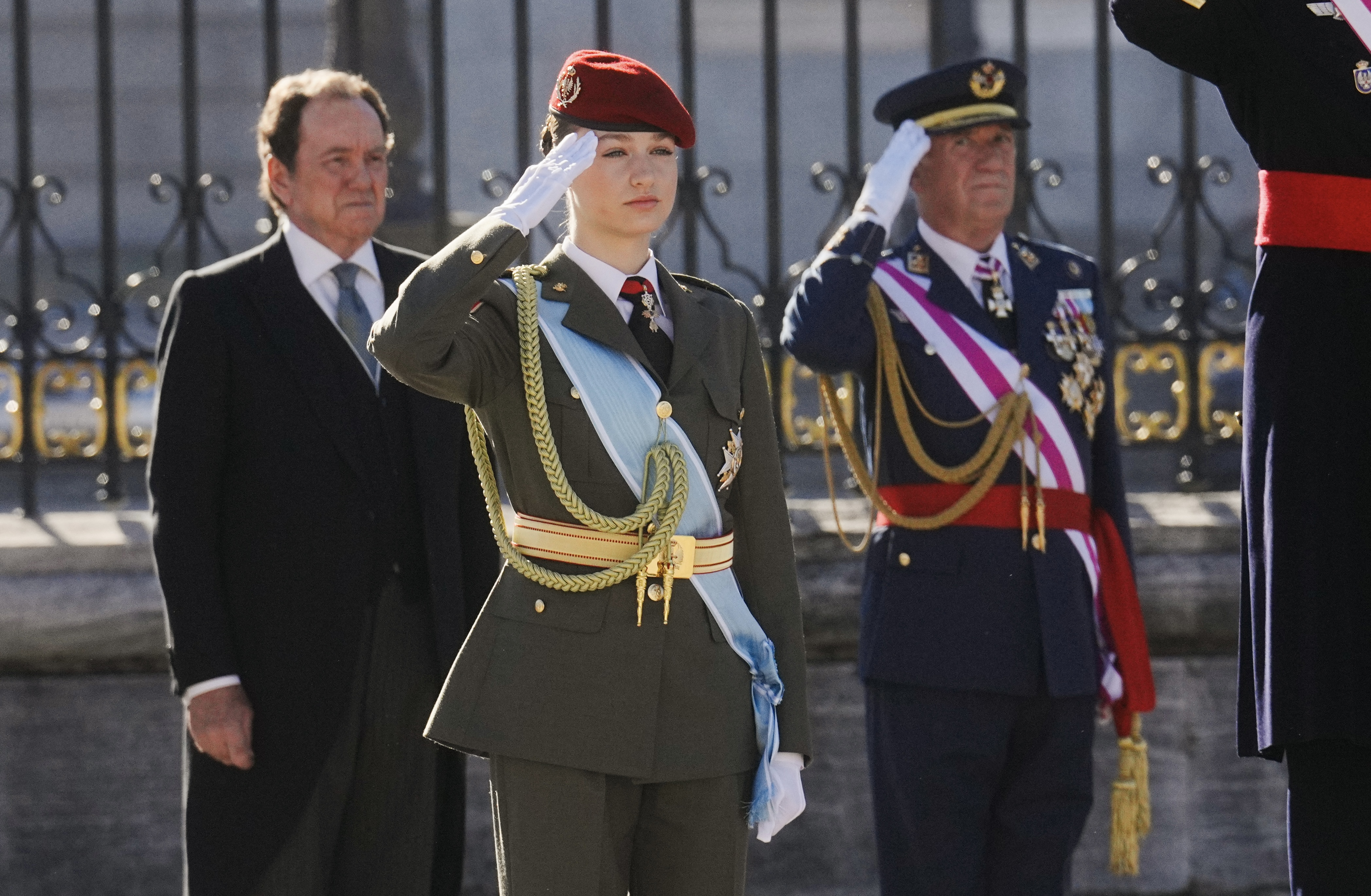 La princesa Leonor durante la recepción con motivo de la Pascua Militar, este sábado en el Palacio Real en Madrid. (Foto Prensa Libre: EFE/ Borja Sanchez-Trillo)