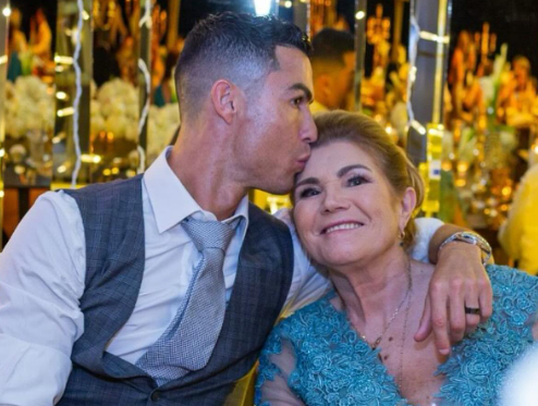 VIDEO | Cristiano Ronaldo sorprende a su madre con un lujoso regalo valuado en más de 100 mil euros