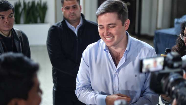 El alcalde de Santa Catarina Pinula, Guatemala, confirma que buscará la presidencia de la Asociación Nacional de Municipalidades. Llegó al Congreso para buscar consensos para modificar ley de compras y contrataciones. (Foto Prensa Libre: Esbin GarcÃa).