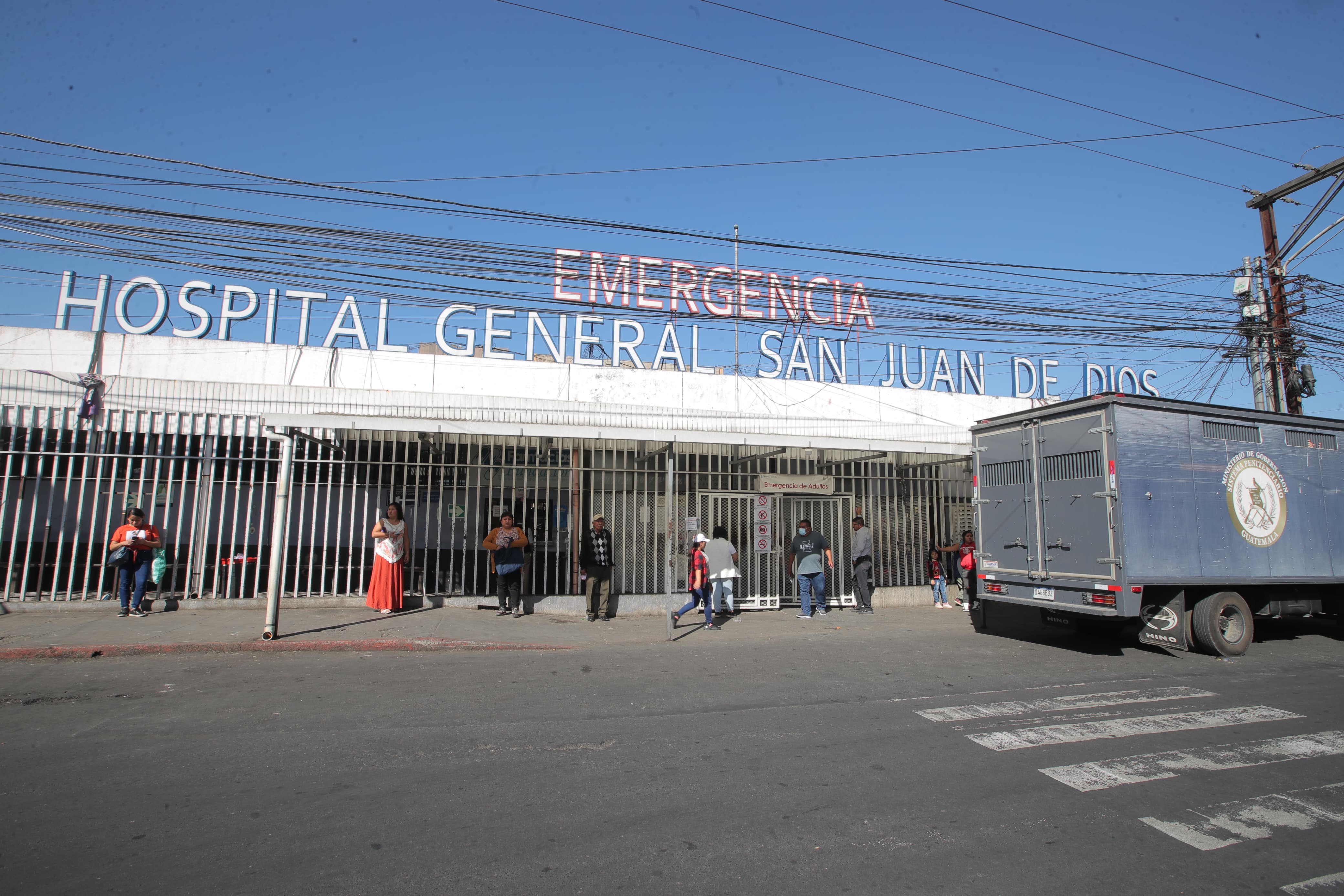 La energía fue reestablecida en el centro asistencial, aunque los pacientes señalan que han sido afectados por la falla. (Foto Prensa Libre: Byron Baiza)