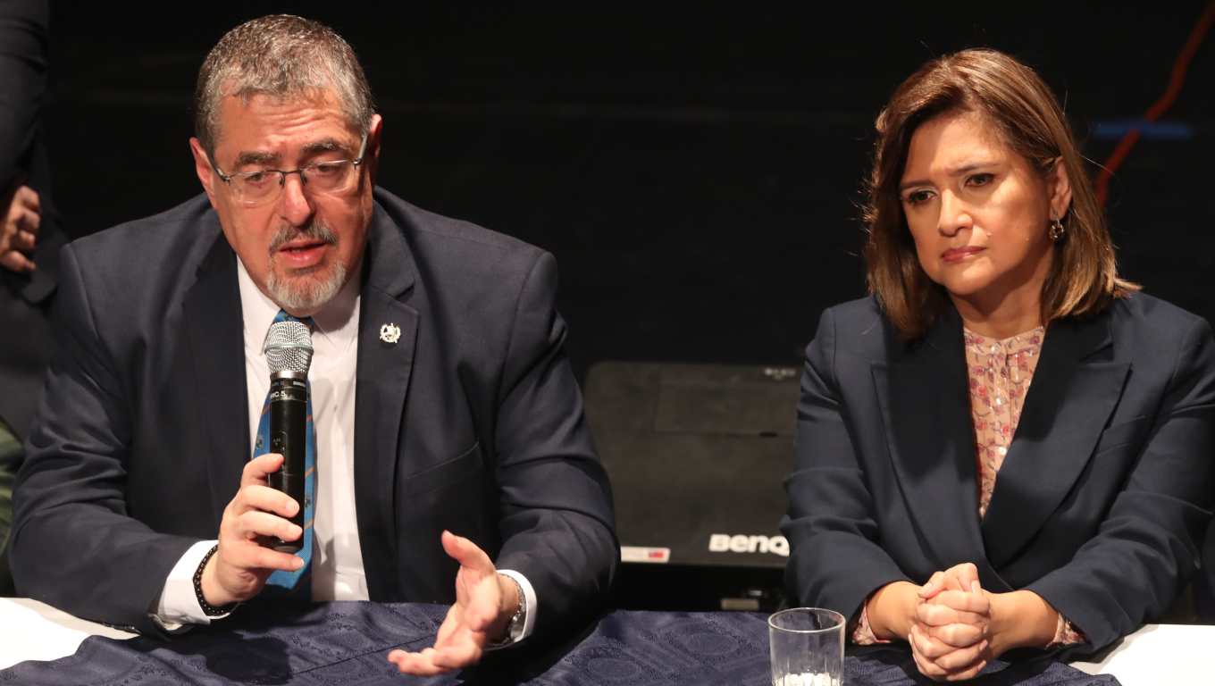 Bernardo Arévalo y Karin Herrera tomarán posesión como presidente y vicepresidenta el próximo 14 de enero. (Foto Prensa Libre: Esbin García)