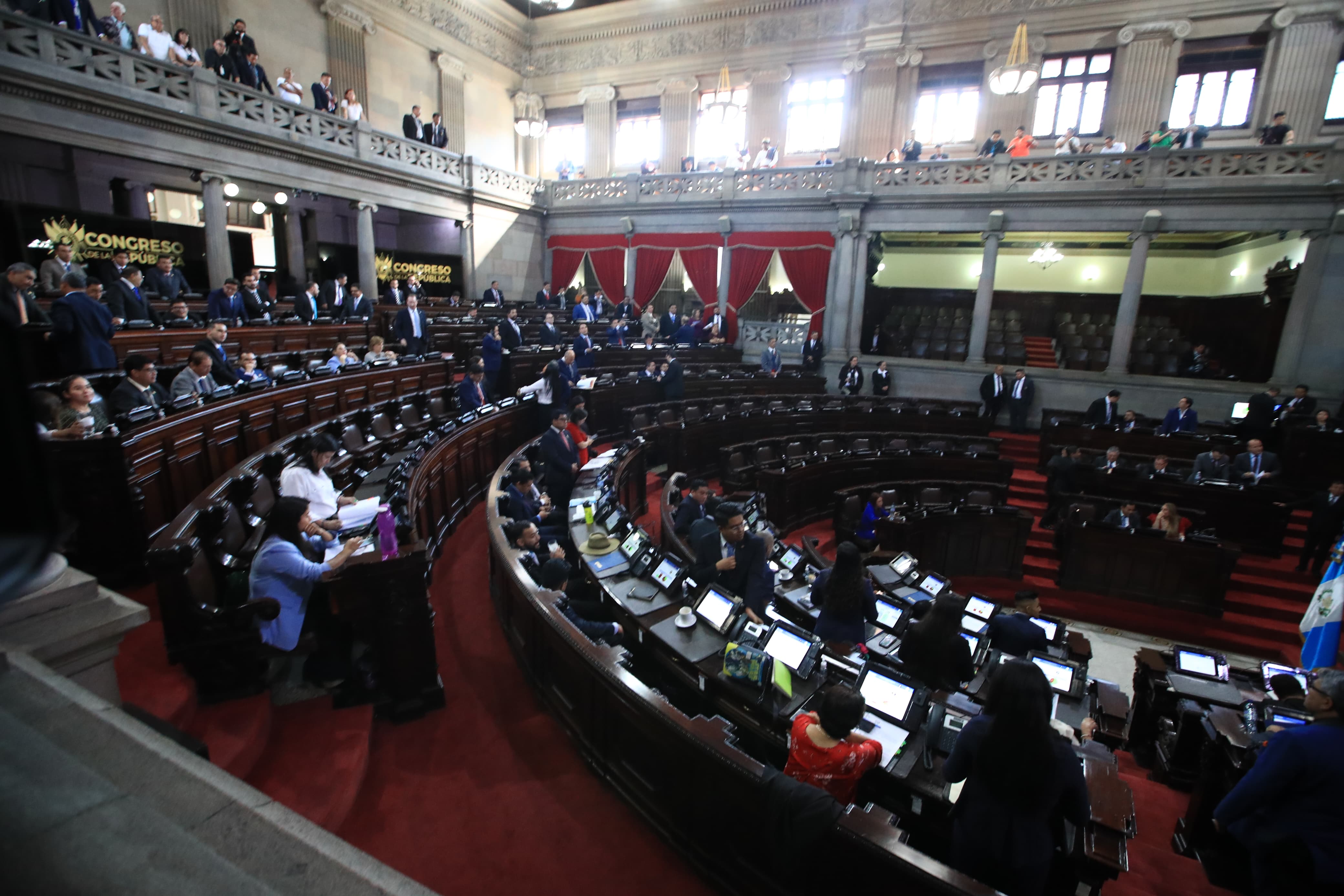 El hemiciclo parlamentario no registró la misma asistencia que las sesiones anteriores. Fotografía: Prensa Libre (Carlos Hernández). 