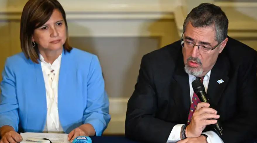 Bernardo Arévalo y Karin Herrera asumirán la Presidencia y Vicepresidencia de Guatemala, respectivamente, el 14 de enero. (Foto Prensa Libre: AFP)