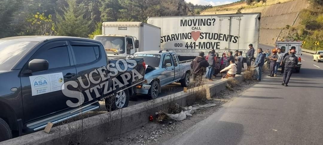 Accidente múltiple en el libramiento de Chimaltenango debido a filas que generó un percance previo en la ruta Interamericana. (Foto Prensa Libre: Sucesos Itzapa)