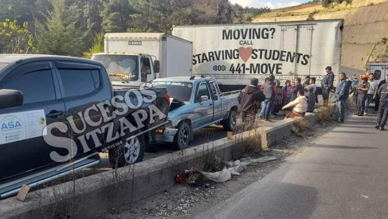 Accidente mÃºltiple en el libramiento de Chimaltenango debido a filas que generÃ³ un percance previo en la ruta Interamericana. (Foto Prensa Libre: Sucesos Itzapa)