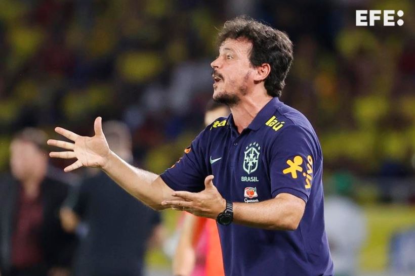 Fernando Diniz dejó de ser el director técnico de Brasil y ahora comienza la carrera por fichar al entrenador ideal. (Foto Prensa Libre: EFE).