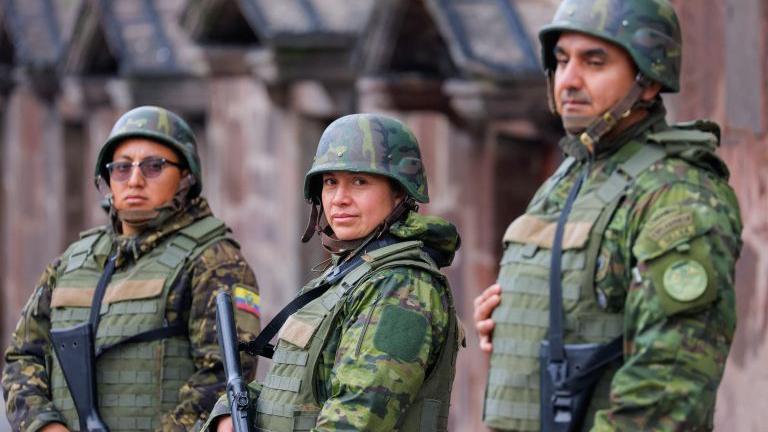 Soldados en las calles de Ecuador.

Reuters