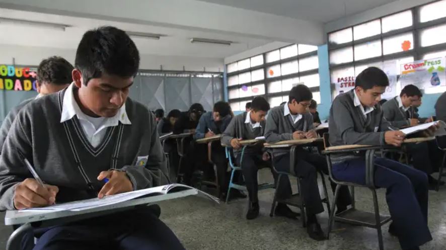 Mineduc define temas y procedimiento para el curso de seminario 2024 en los establecimientos públicos, privados, por cooperativa y municipales. (Foto Prensa Libre: HemerotecaPL)