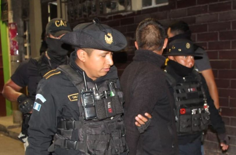 Un presunto pandillero salvadoreño fue detenido en la zona 8 de Quetzaltenango. En lo que va del 2024, seis supuesos delincuentes de ese país han sido ubicados en Guatemala y cinco de ellos expulsados a su país. (Foto Prensa Libre: PNC)