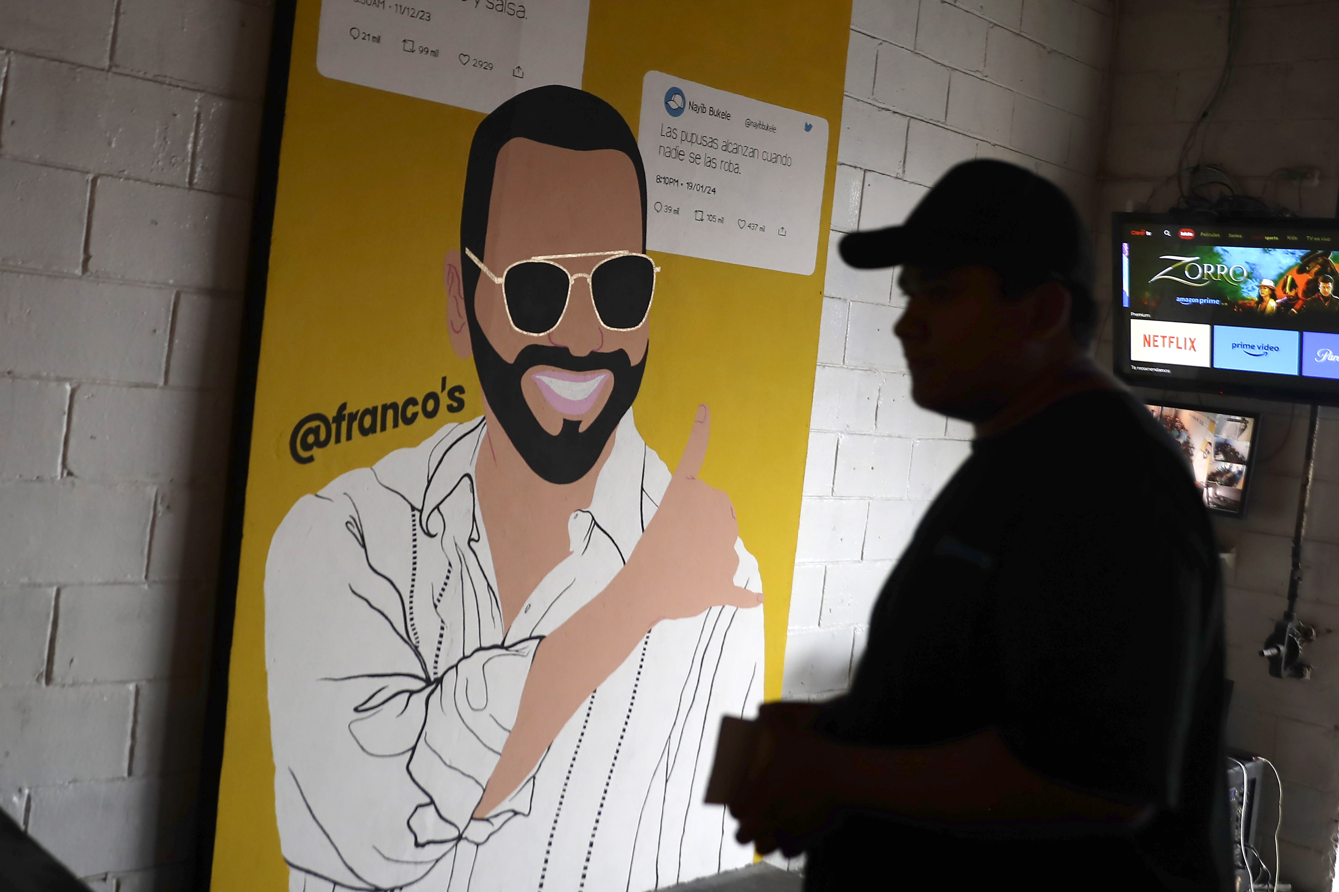 Fotografía que muestra una imagen alusiva al presidente Nayib Bukele exhibida en una cafetería, en San Salvador (El Salvador). El Salvador elige a presidente este 4 de febrero. (Foto Prensa Libre: EFE)