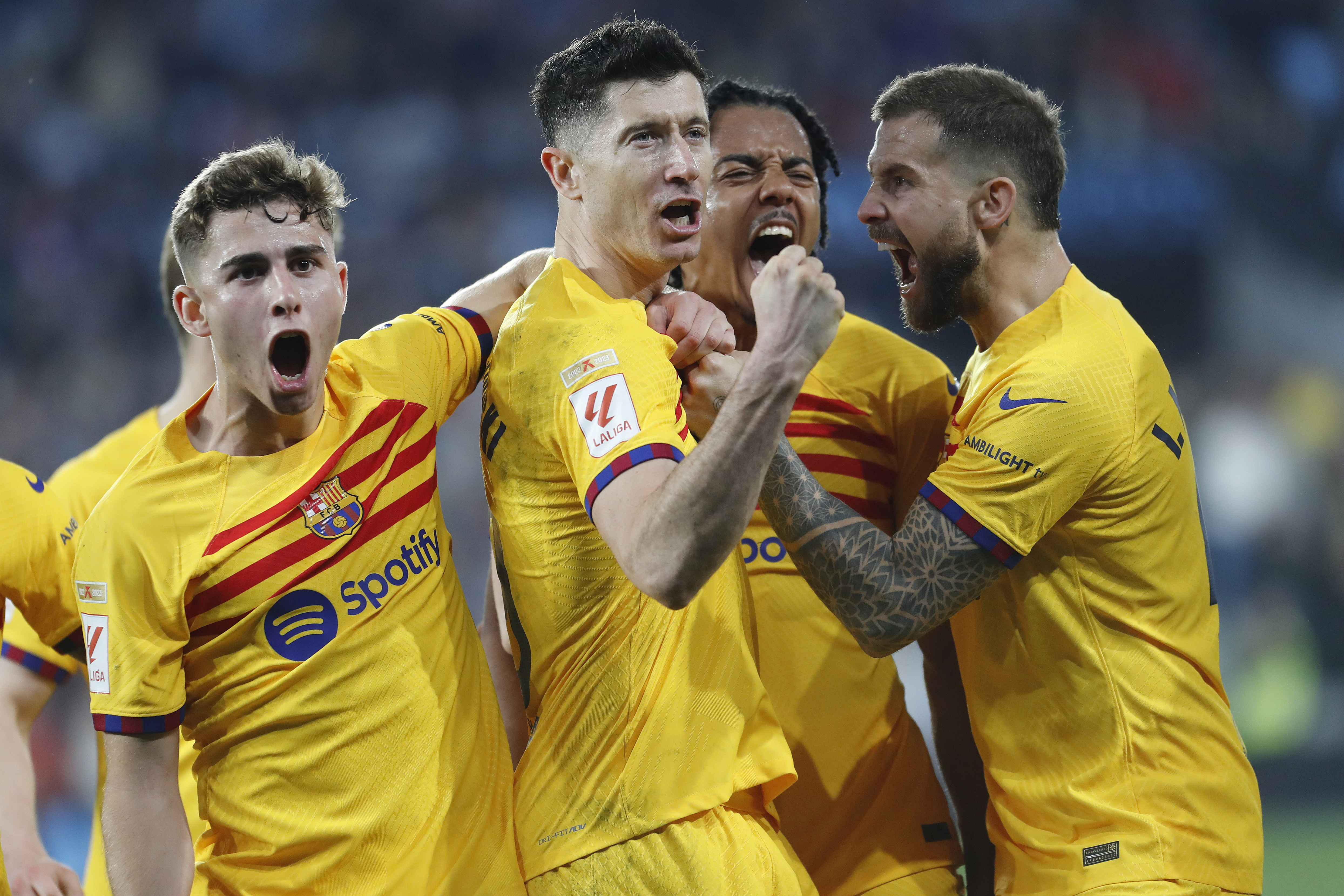 El delantero polaco del FC Barcelona Robert Lewandowski celebra su segundo gol en el partido de la jornada 25 de LaLiga que Celta de Vigo y FC Barcelona.