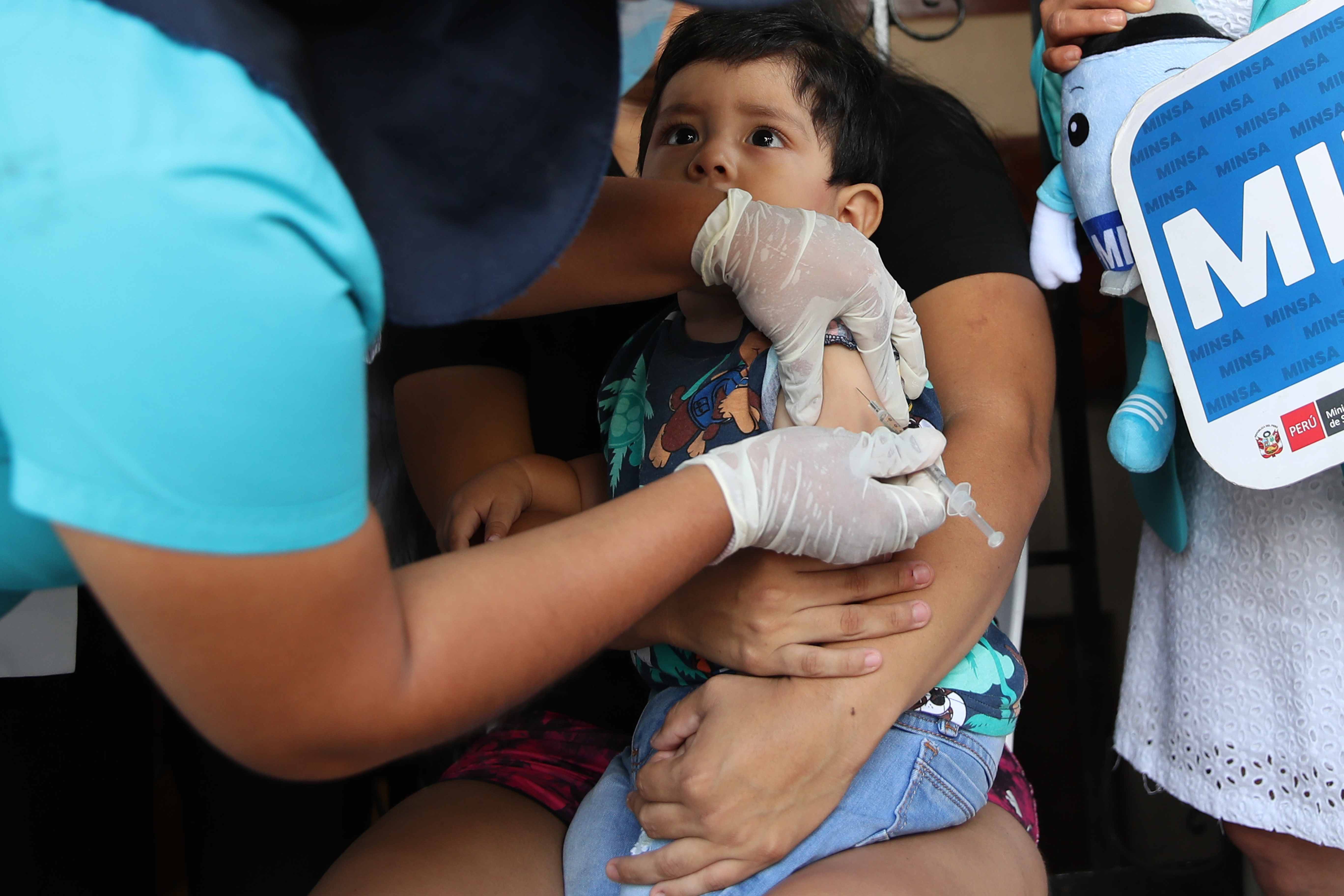 La OPS durante esta semana impulsa la vacunación para aumentar las coberturas y prevenir enfermedades. (Foto Prensa Libre: EFE)