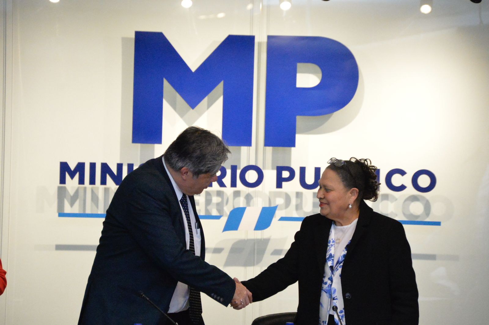Consuelo Porras, fiscal general y jefa del Ministerio Público (MP), se reunió con el ministro de Gobernación, Francisco Jiménez. (Foto Prensa Libre: Byron Baiza)