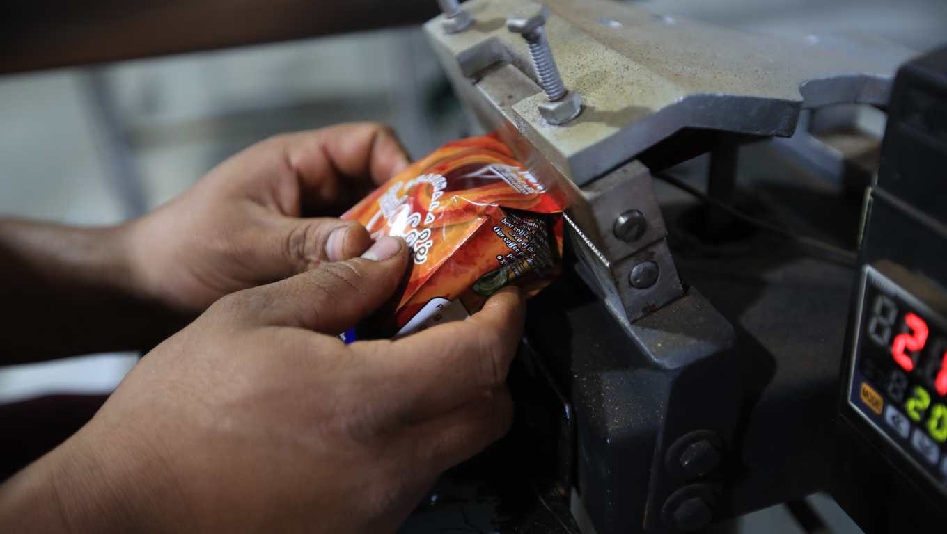 Empresas exportadoras emplean empaque de café para su distribución. (Foto Prensa Libre: Carlos Hernández) 