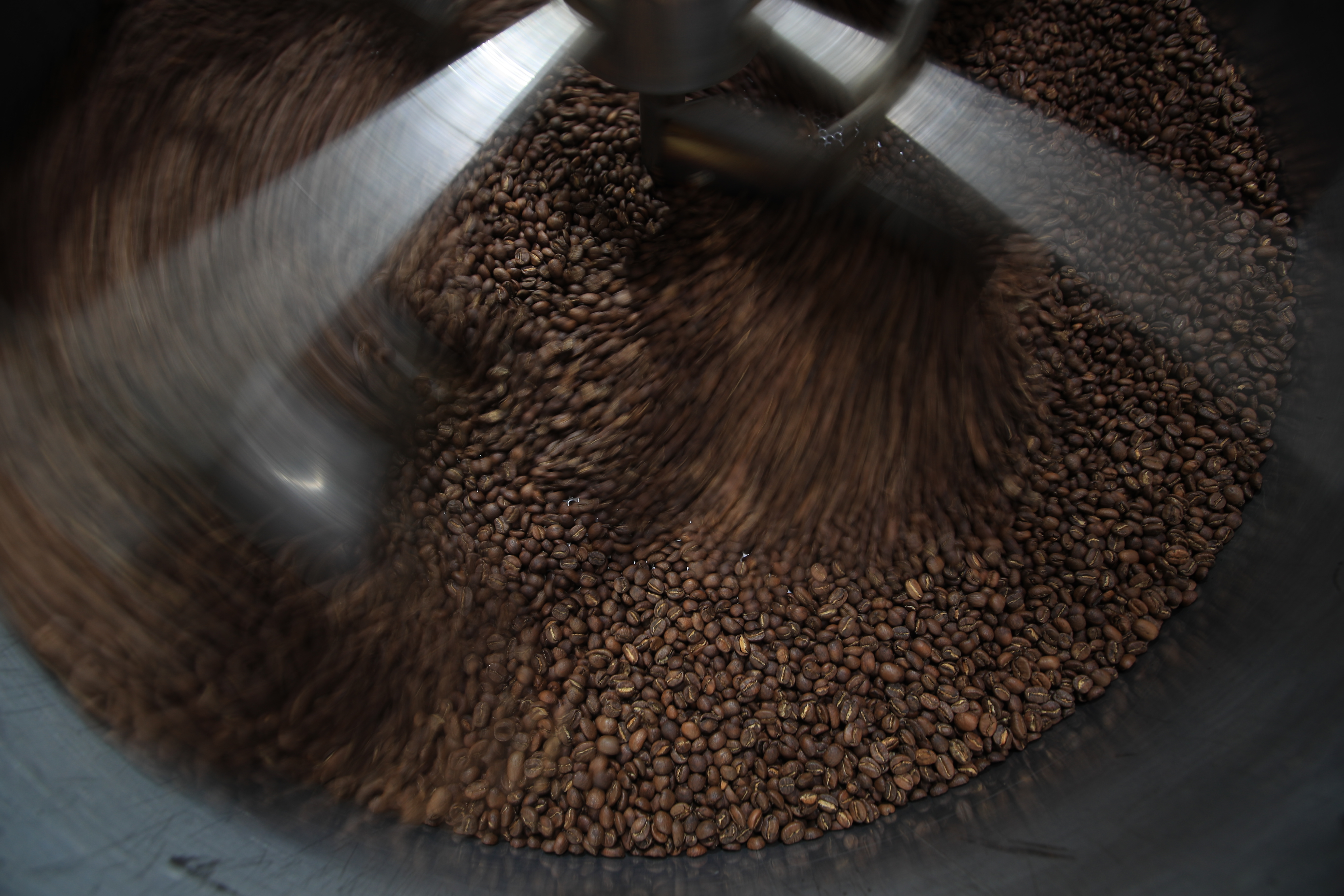 El arte del tueste de café conlleva una serie de tiempos precisos para un mejor resultado (Foto Prensa Libre: Carlos Hernández) 