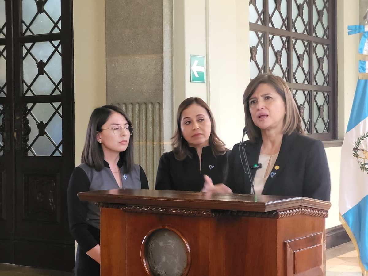 La vicepresidenta Karin Herrera ha dado información relacionada a las auditorías que se hacen en dependencias del Estado. (Foto Prensa Libre: Gabriel Molina)