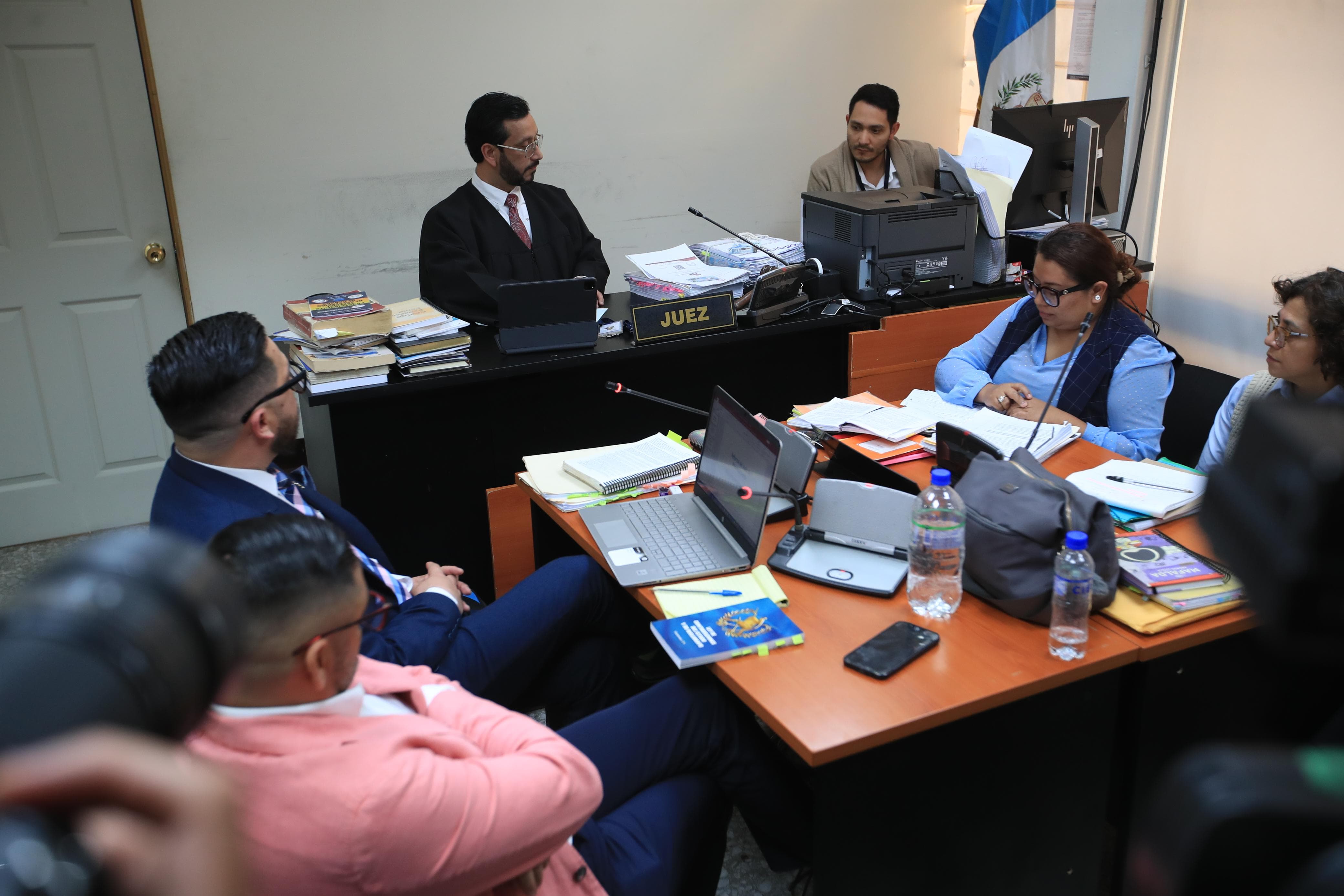 Juez desobedece a la CC y mantiene cambio de delito en caso de fraude por Q67.9 millones