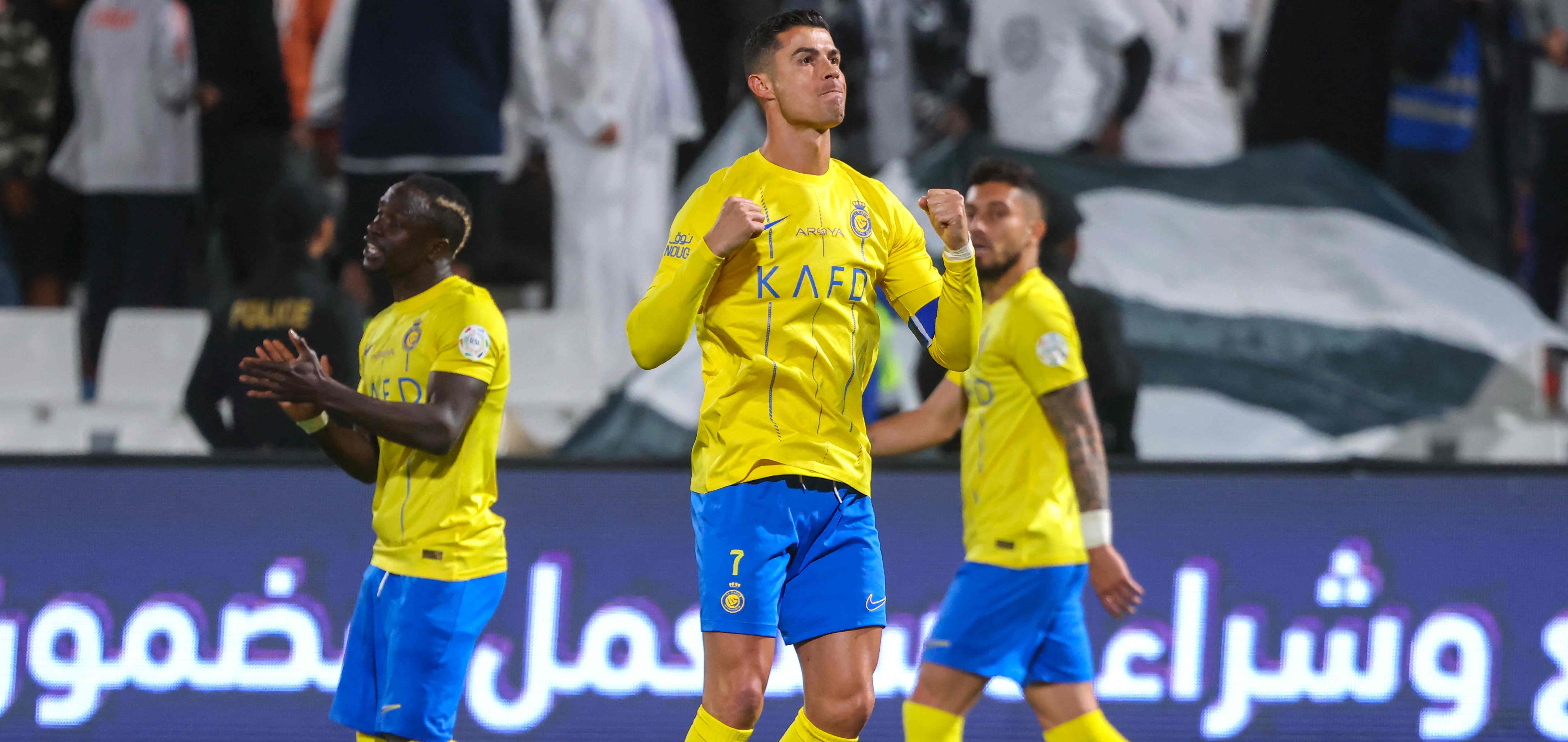 El capitán del Al-Nassr, Cristiano Ronaldo, celebra el primer gol de su equipo contra Al-Shabab. (Foto Prensa Libre: AFP)