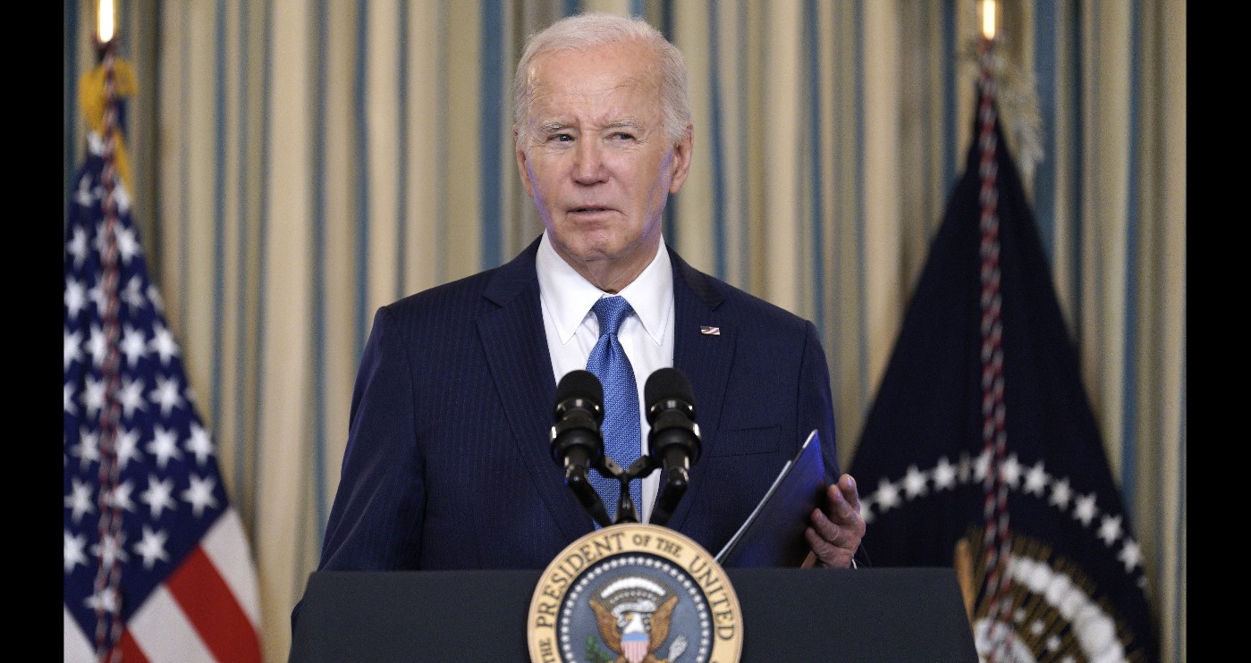 Joe Biden está presionado por la actual crisis en la frontera. (Foto Prensa Libre: EFE)
