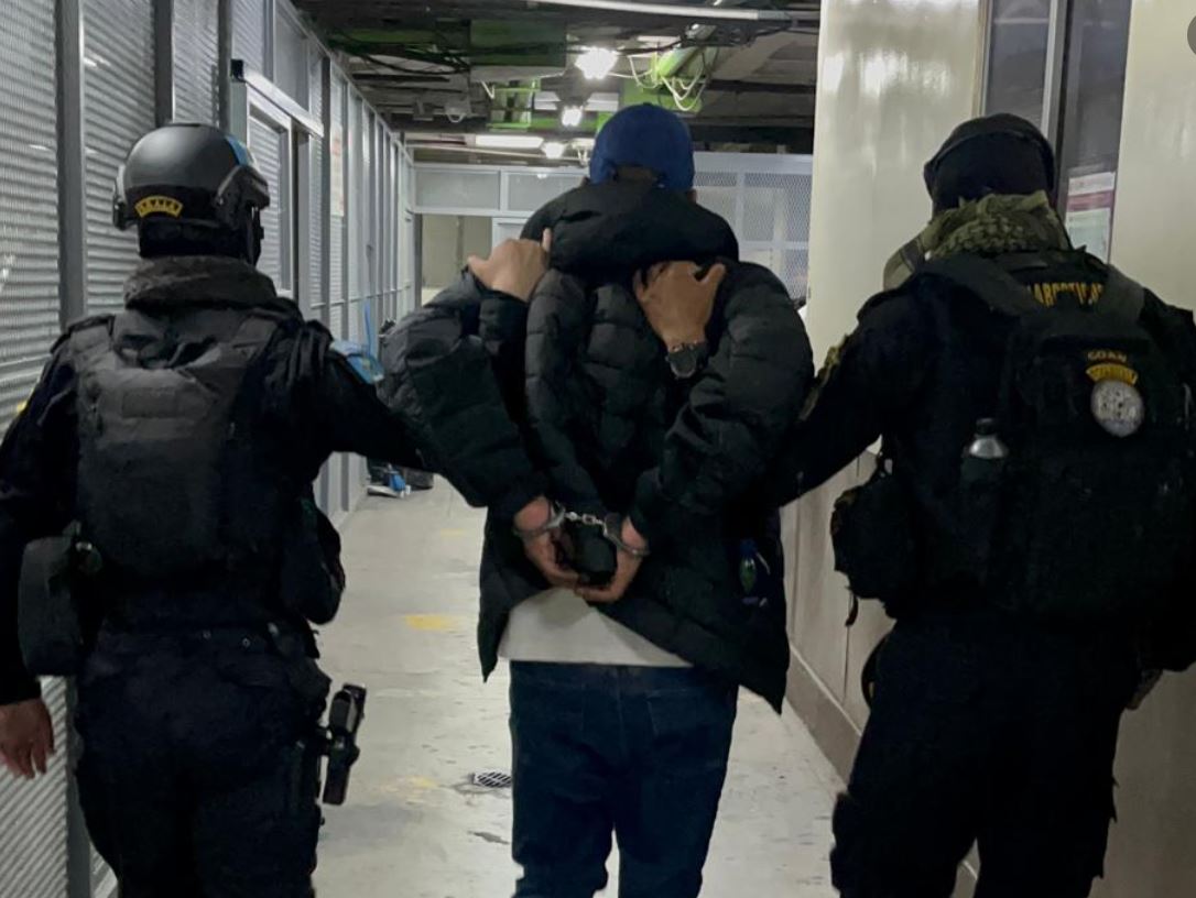 La PNC capturó en cateos a integrantes de estructura criminal señalada de varios delitos. (Foto Prensa Libre: PNC) 