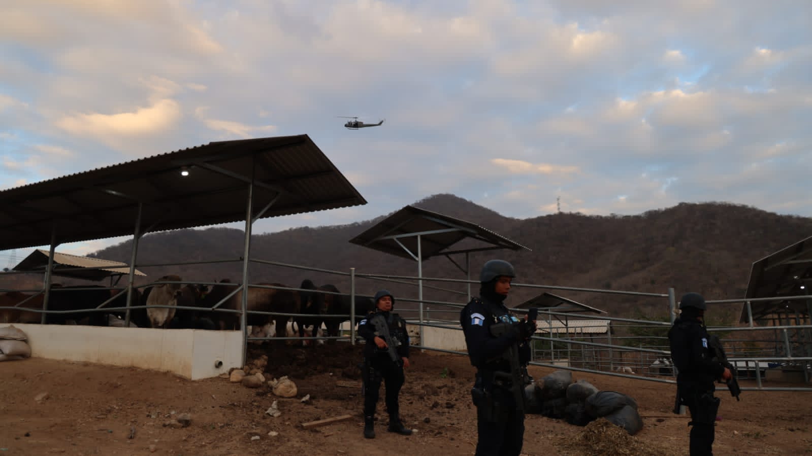 José Zoel Cruz fue invitado a un evento en el restaurante Bosque Real, donde se presentó junto al grupo Máxima Órden. Aparentemente cuatro hombres lo sacaron tras concluir el espectáculo, y desde entonces la familia desconoce su paradero. (Foto Prensa Libre: PNC)'