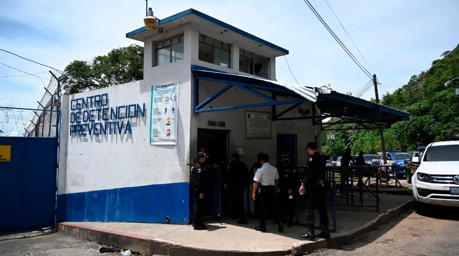 Centro Preventivo para Hombres de la zona 18, en donde fueron hallados dos muertos en el sector 11.  (Foto Prensa Libre: HemerotecaPL)
