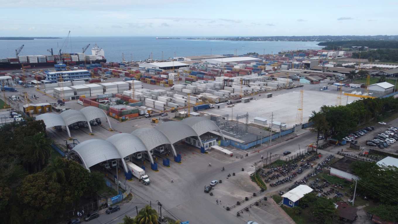 Santo Tomás de Castilla es una de las zonas portuarias más importantes para el comercio internacional de Guatemala. (Foto Prensa Libre: Carlos Hernández)