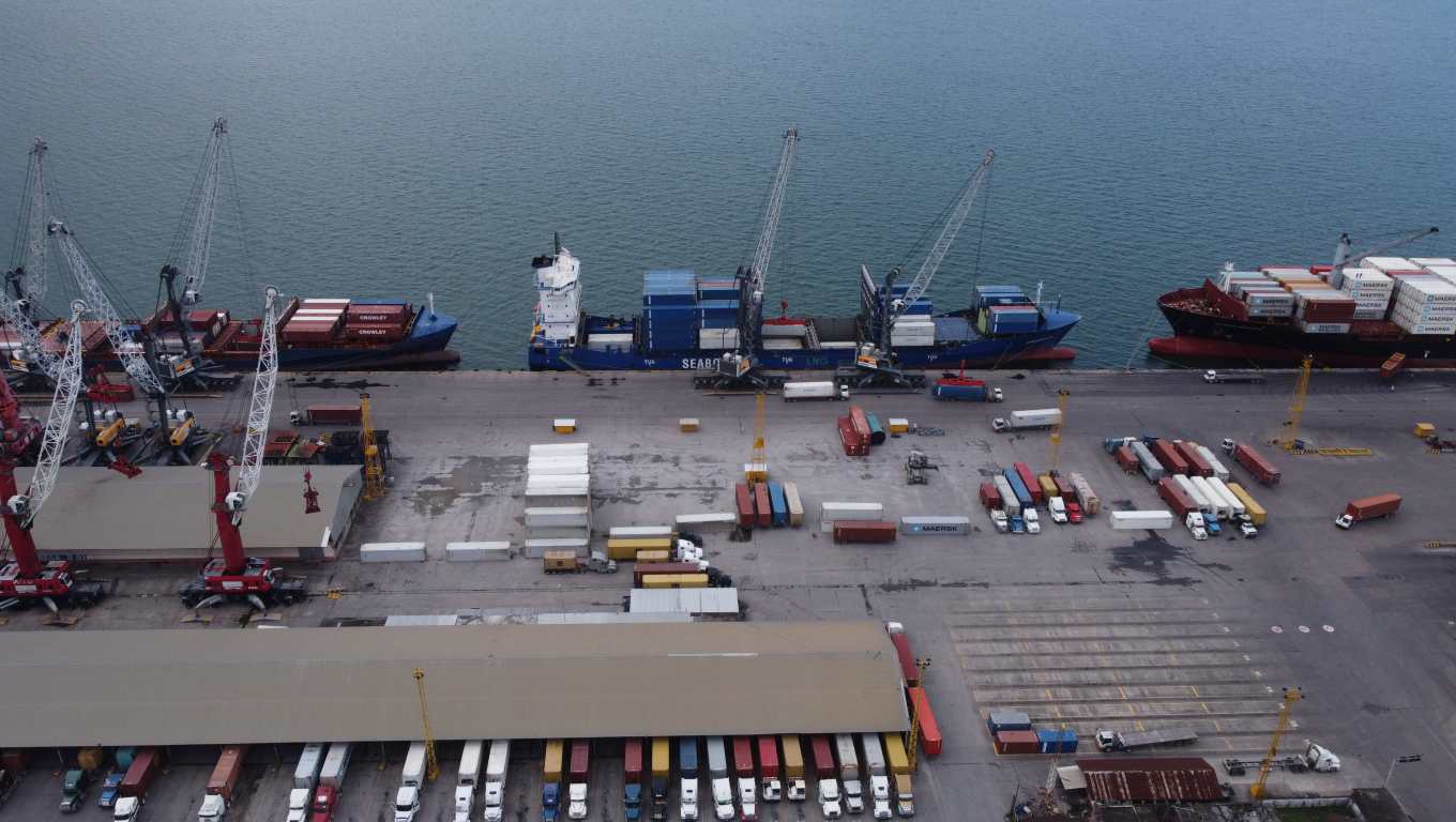 La implementación de una Ley de Autoridad Portuaria podría ser una de las soluciones para mejorar las exportaciones nacionales. (Foto Prensa Libre: Carlos Hernández)