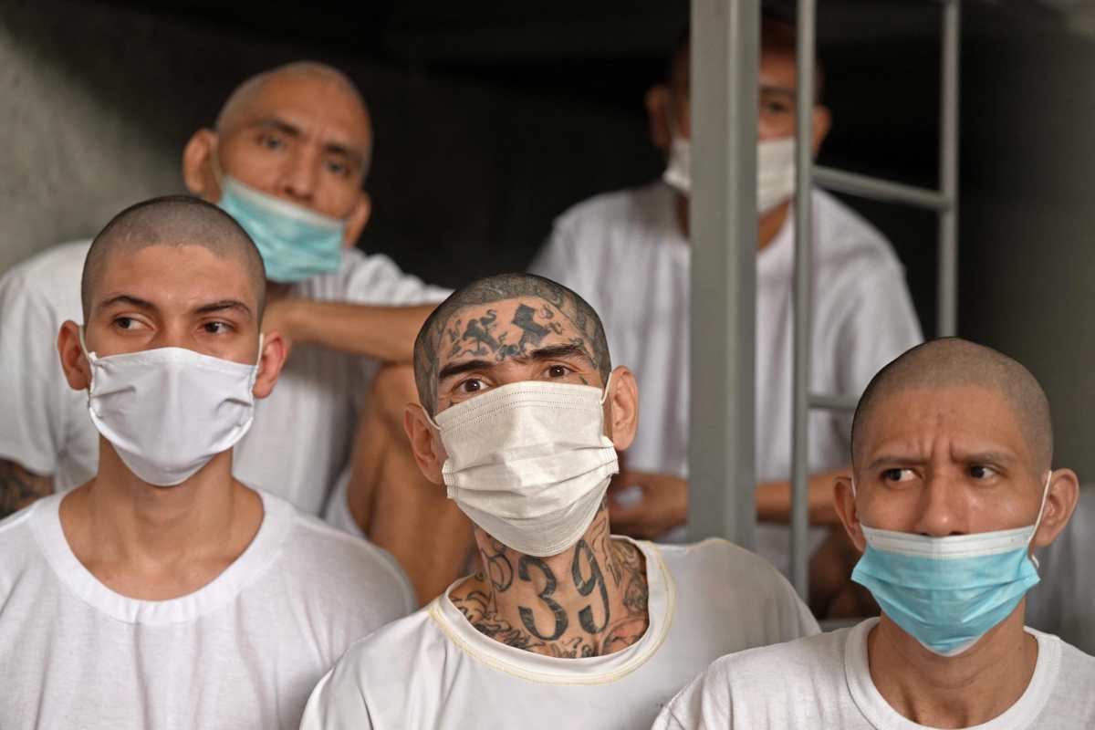 El Salvador ha capturado a miles de presuntos pandilleros durante el régimen de excepción impuesto por el presidente Nayib Bukele. (Foto Prensa Libre: Marvin RECINOS / AFP)